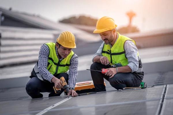 What to Look for When Choosing a Roofer Contractor in Peachtree Corners