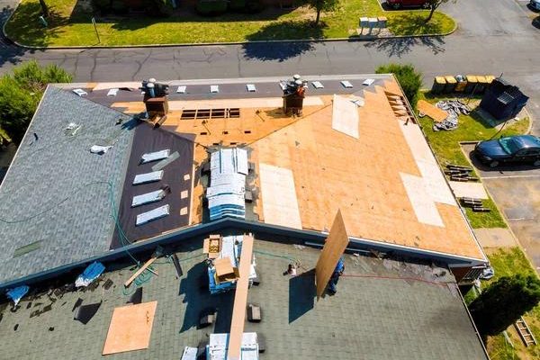 Roof Replacement in West Hills: Asphalt vs. Metal Roofing